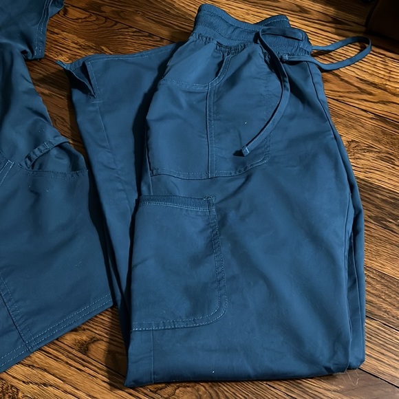 Scrubstar Scrub set - Picture 3 of 3